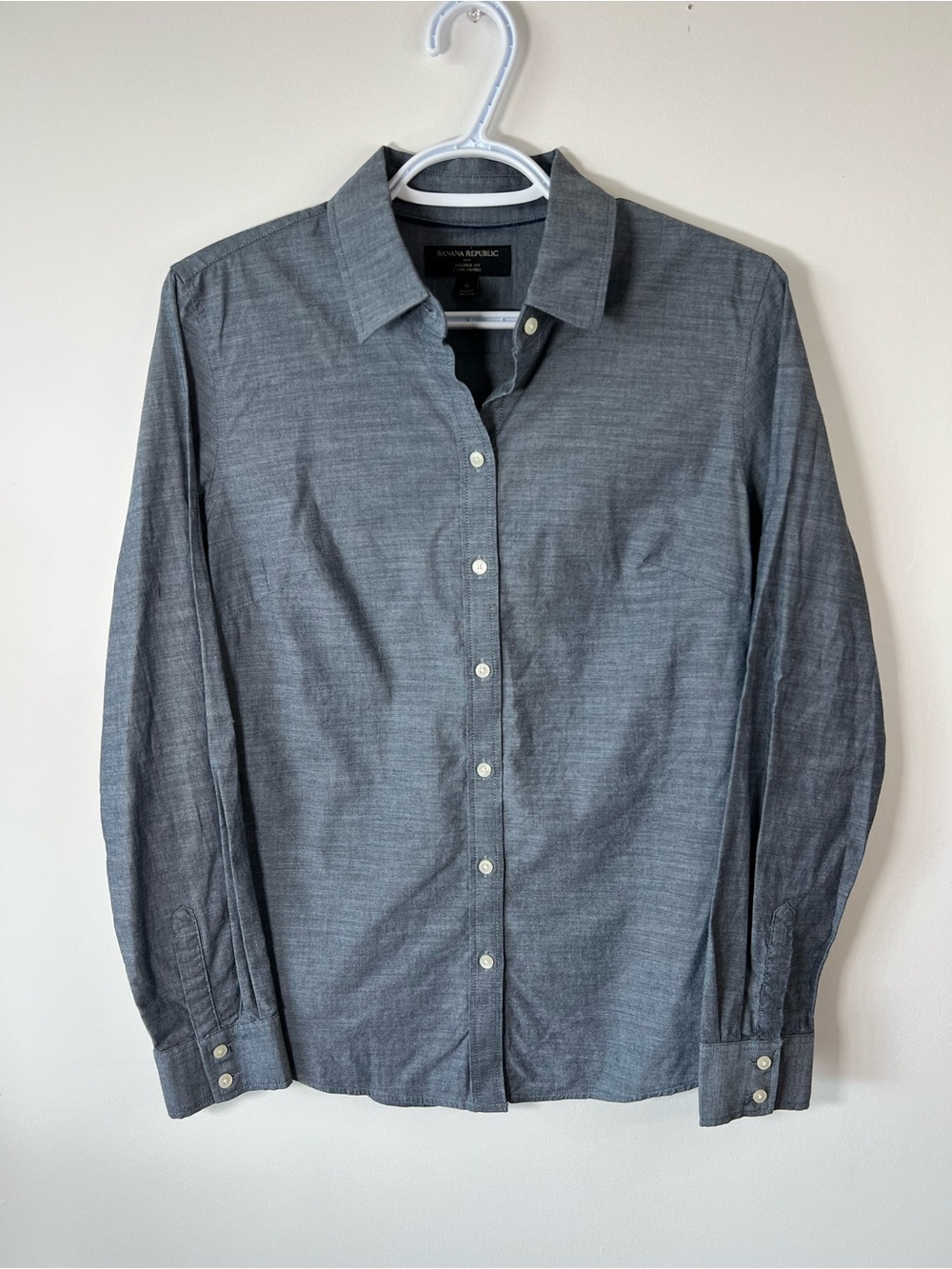 Banana Republic Tailored Fit Women’s Size 6 Grayish Blue Button-Down Shirt